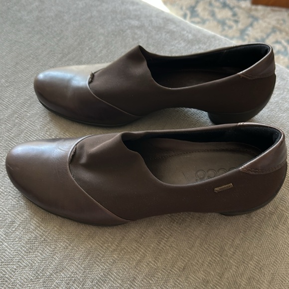 Ecco 39 / US 8 Brown Heel- Excellent condition sculptured Gore Tex slip on - Picture 2 of 8